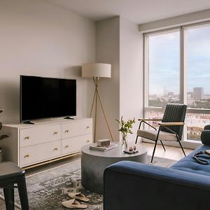 One-Bedroom Apartment Queen Bed